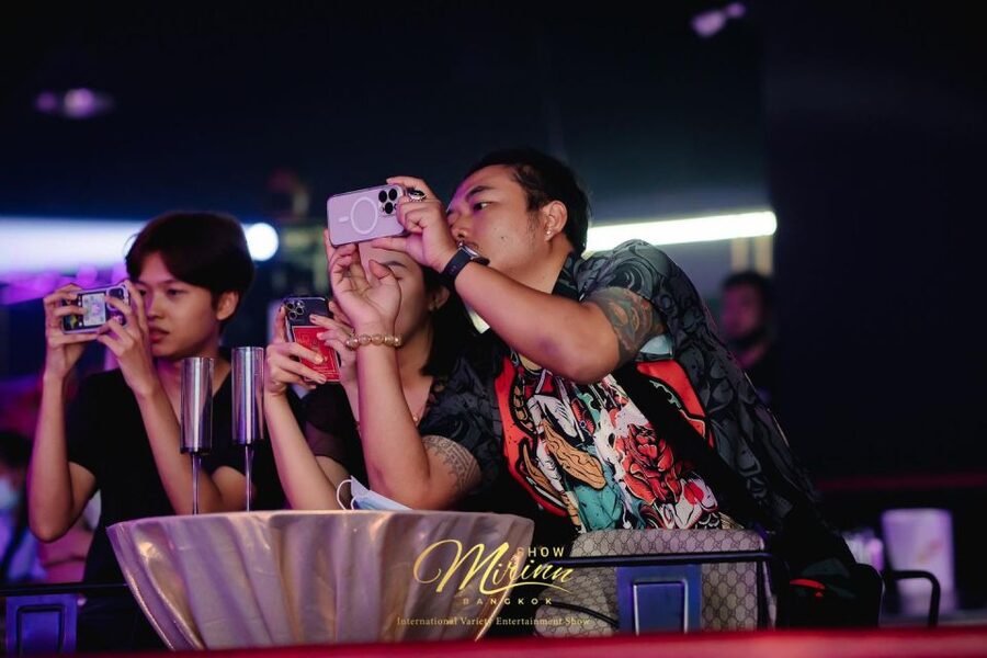 Bangkok: Mirinn Theatre Cabaret Show Admission Ticket - A practical word about photos after the show