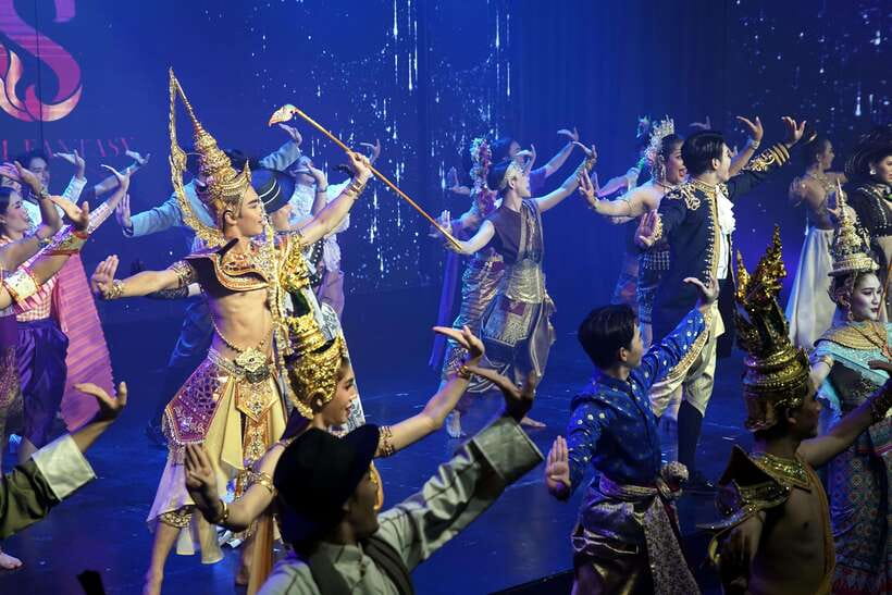 Bangkok: Royal Galaxy Dinner Cruise with Siam Fantasy Show - Siam Fantasy brings Thai performance to the evening