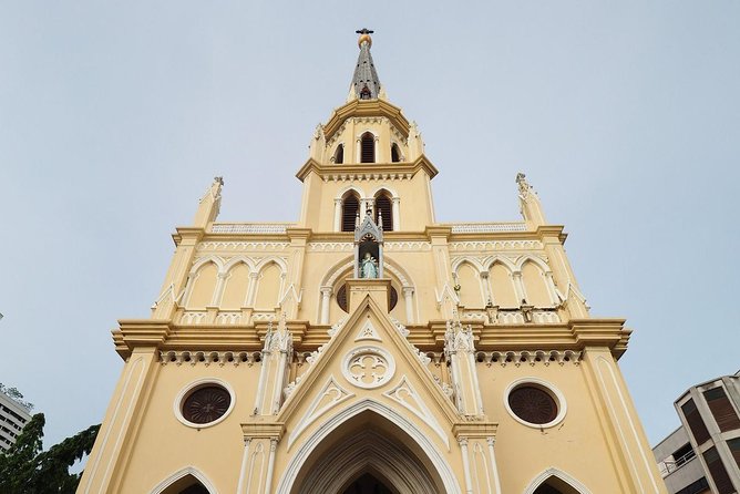 "Bangkok Walking Hopping Tour" show city’s historic sights are located. - The public boat and what is included