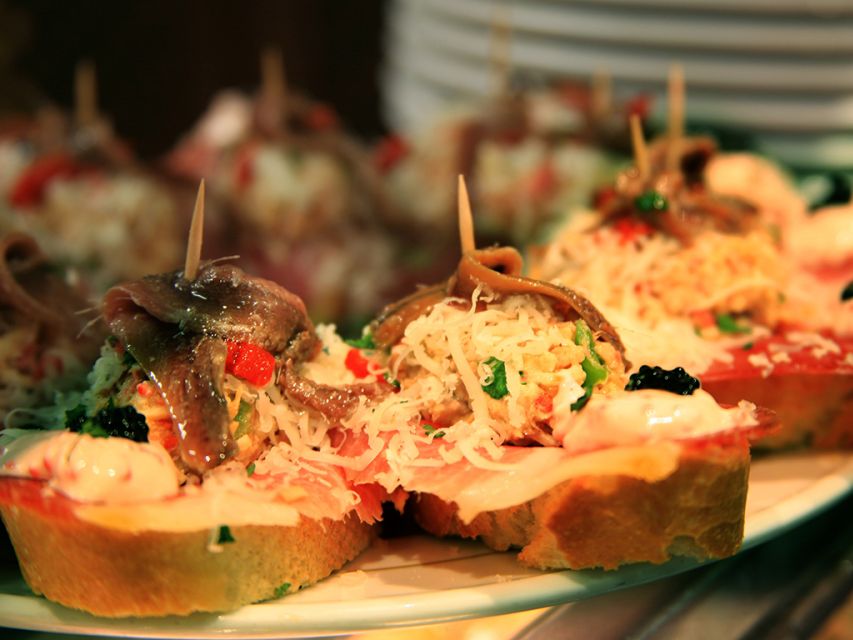 Barcelona: 4-Hour Tapas Evening Tour and Flamenco Show - A compact, intense Flamenco performance