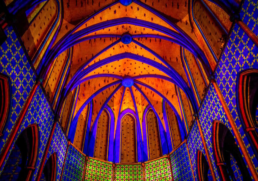 Barcelona Basilica: Immersive Light and Sound Show - LUMINISCENCE - Santa Maria del Pi becomes the screen