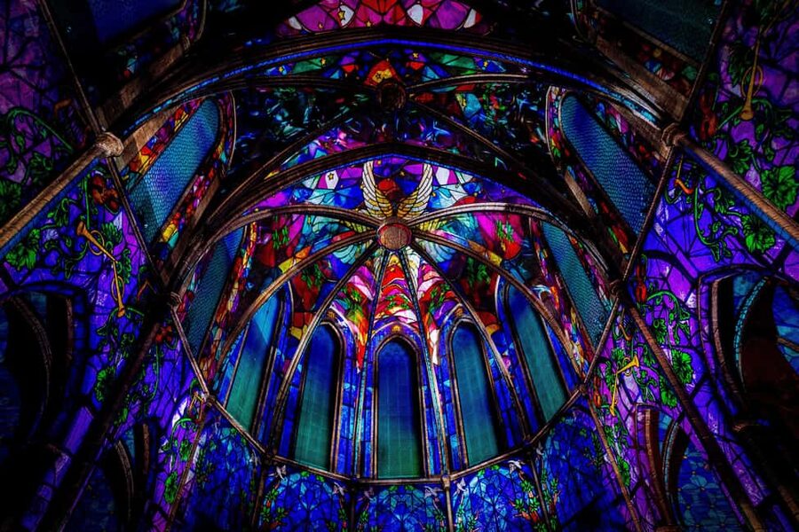 Barcelona Basilica: Immersive Light and Sound Show - LUMINISCENCE - What happens during the 50-minute performance
