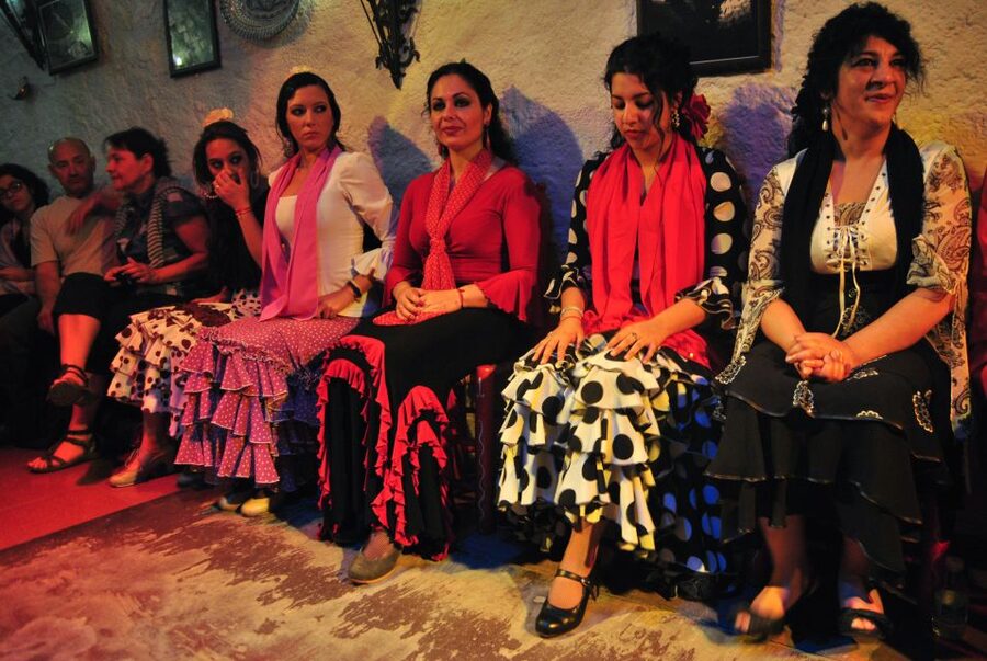 Barcelona: City Tour & Flamenco Show with Wine & Tapas - Key points at a glance