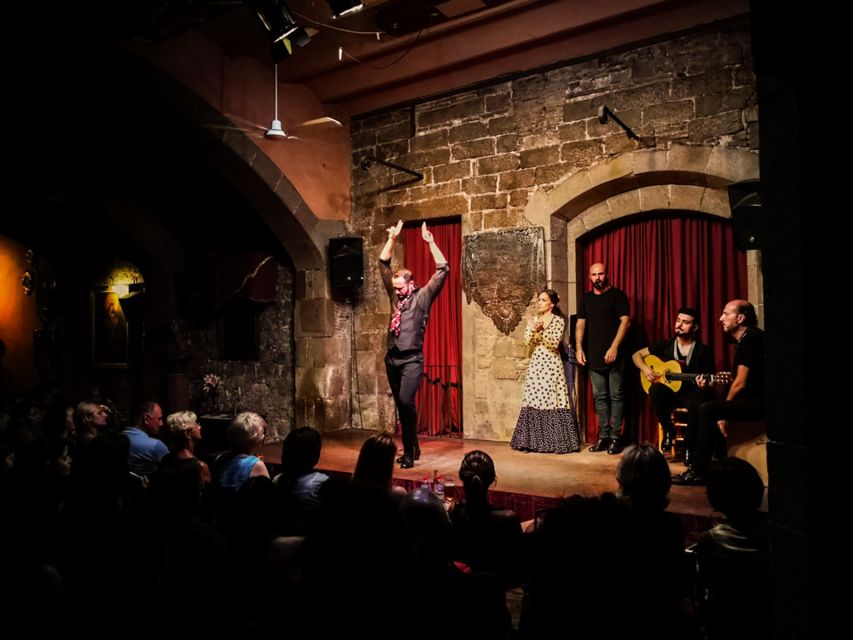 Barcelona: City Tour & Flamenco Show with Wine & Tapas - Plaça Reial and the Gothic Quarter