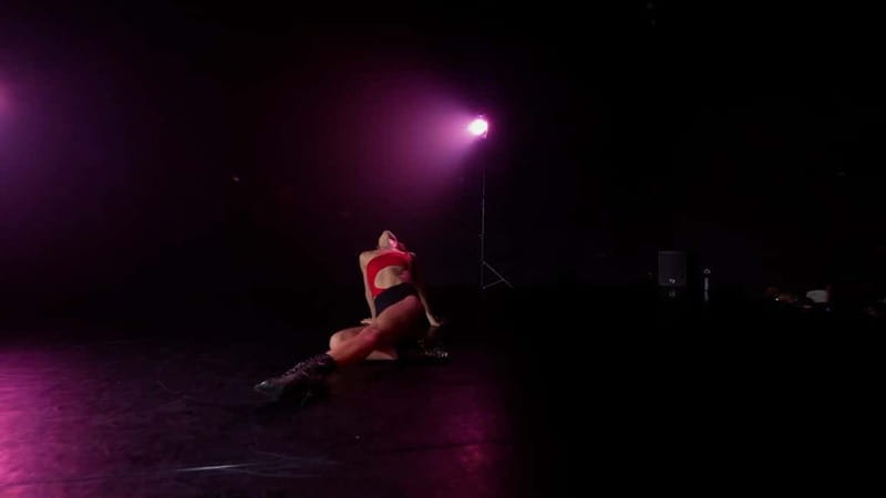 Barcelona: Eros Cabaret Show & Drinks in the Erotic Museum - Language, group style, and practical planning