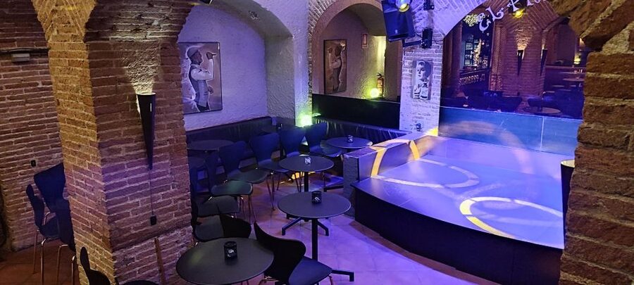 Barcelona: Exclusive Flamenco Show at El Paraigua with Drink - How this compares with a bigger flamenco show