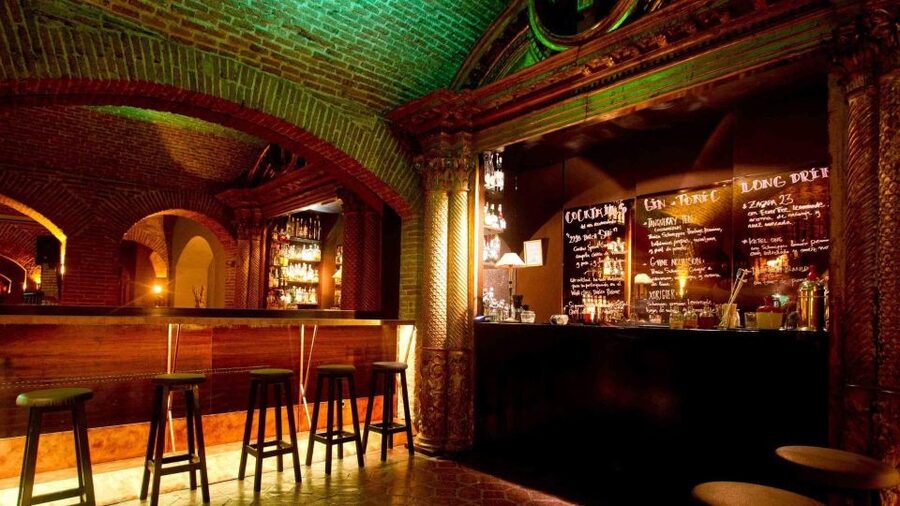 Barcelona: Exclusive Flamenco Show at El Paraigua with Drink - What the 9:00 PM flamenco program includes