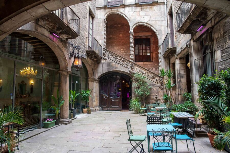 Barcelona: Flamenco Show at Palau Dalmases - The music and dancing are the main event