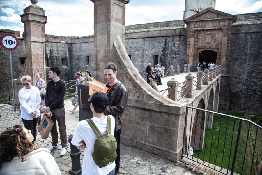 Barcelona: Montjuïc Walking Tour With Optional Flamenco Show - Is the castle upgrade worth it?