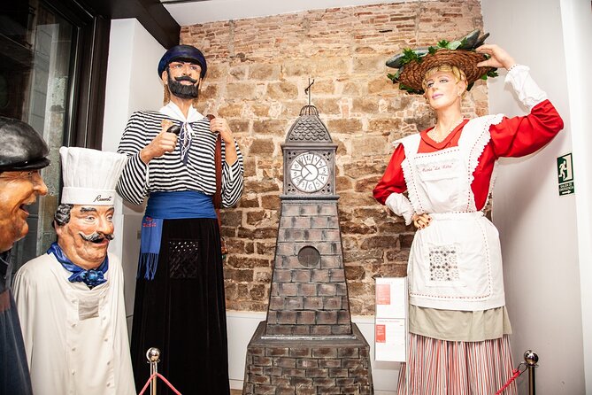 Barcelona Old Town Tour With Optional Flamenco Show - Barcelona Cathedral and the question of what is truly Gothic
