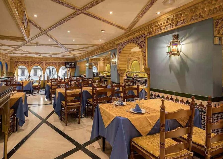 Barcelona: Tablao Flamenco Cordobes Show and Drink in Rambla - The 40-plus dish Spanish and Catalan dinner