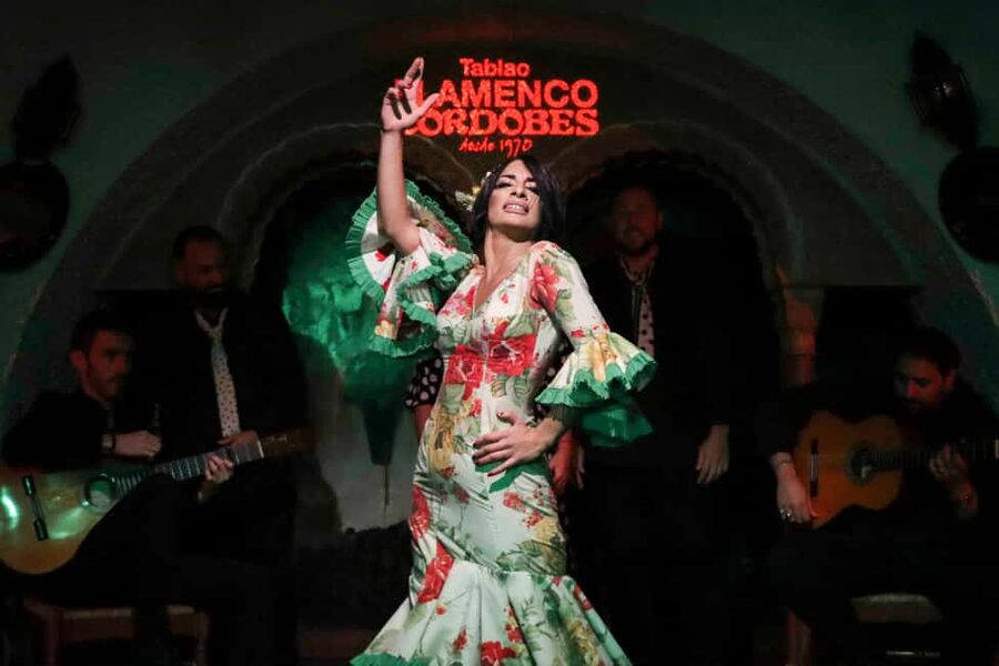 Barcelona: Tablao Flamenco Cordobes Show and Drink in Rambla - Where the venue fits into your Barcelona evening