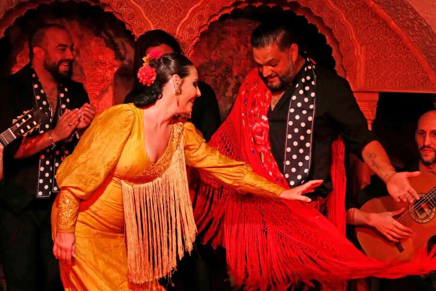 Barcelona: Tablao Flamenco Cordobes Show and Drink in Rambla - Practical details for comfort and access