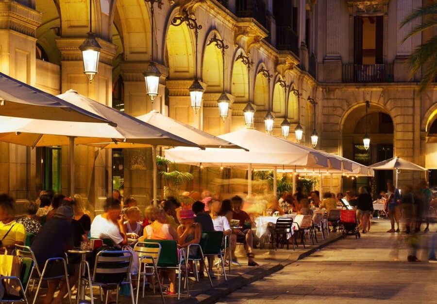 Barcelona: Tapas Walking Tour & Flamenco Show - Starting in Eixample with pa amb tomàquet
