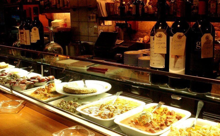 Barcelona: Tapas Walking Tour & Flamenco Show - A focused stop at a Born ham shop