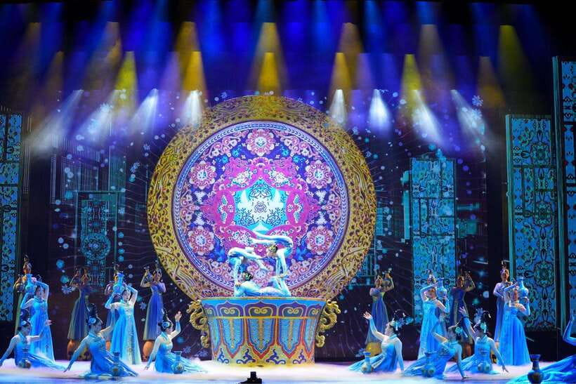 Beijing: Acrobatic Show Tickets Traditional & Modern Fusion - Arriving at Qinle Palace and Redeeming Your Ticket