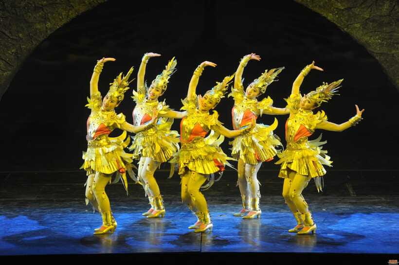 Beijing Golden Mask Dynasty Show With Private Transfer - The private car: what the $72 price buys you