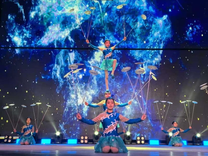 Beijing: Qinle Palace Acrobatics Show Ticket - Diabolo, Plate Spinning, and the Hard Work Behind the Tricks