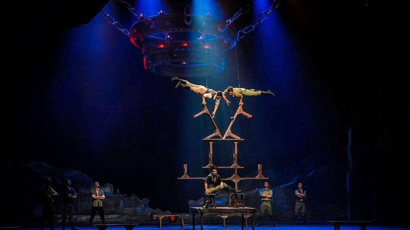 Beijing: Red Theatre Acrobatics Show Ticket-Local Must-See - My verdict: a strong show with an ordinary venue