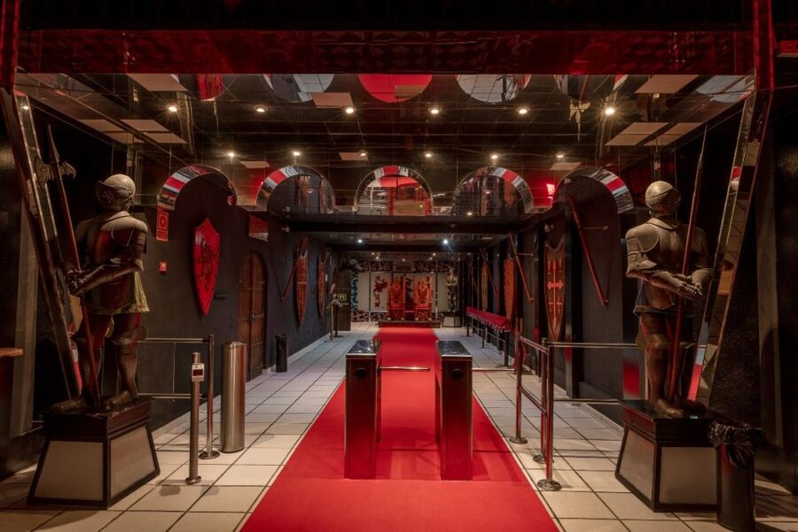 Benidorm: Dinner with Show at Magic Robin Hood - Key points to know before booking