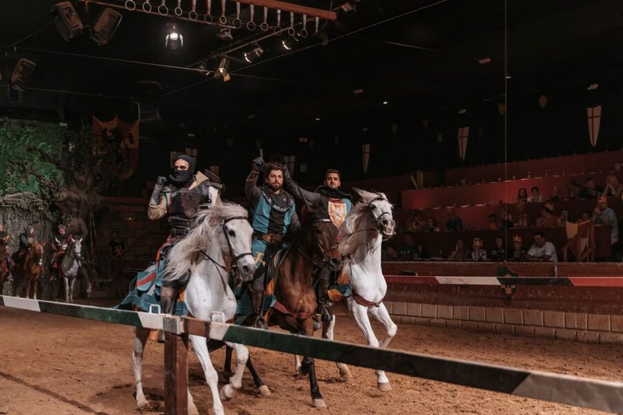 Benidorm: Dinner with Show at Magic Robin Hood - A royal ceremony in 12th-century England