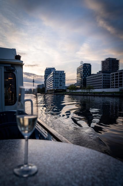 Berlin: Audrey Ahoi! Spree cruise with drag queen (HOL) - Hauptbahnhof and Friedrichstrasse from the river
