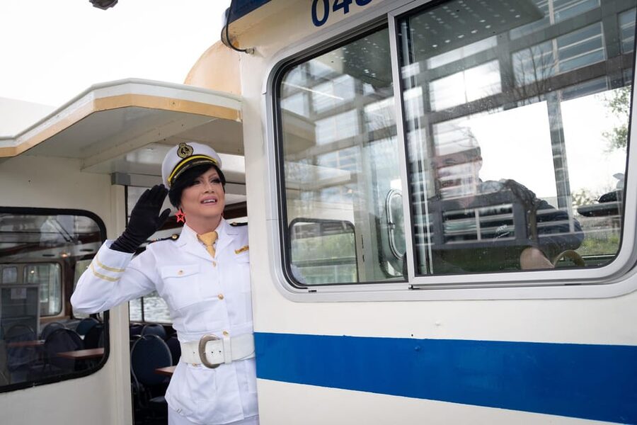Berlin: Audrey Ahoi! Spree cruise with drag queen (HOL) - Sparkling wine, snacks, and the price