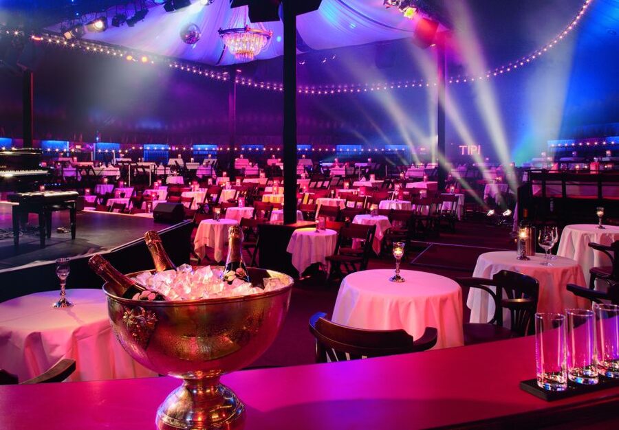 Berlin: Cabaret – The Berlin Musical at Tipi am Kanzleramt - Food, drinks, and table service