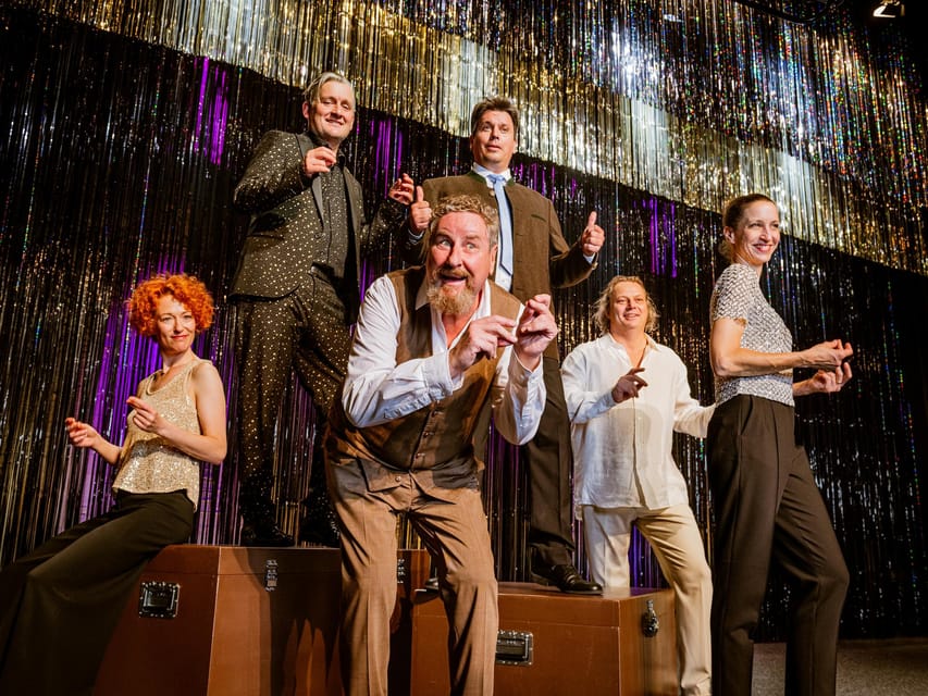 Berlin: DISTEL - The capital cabaret - The political humor requires German
