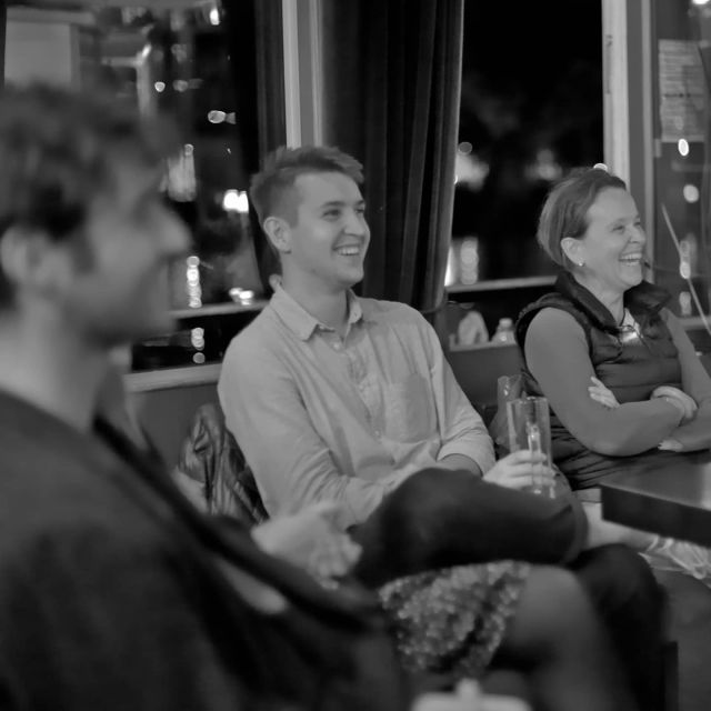 Berlin: Laughing Spree Comedy Show on a Boat - From welcome drink to opening jokes