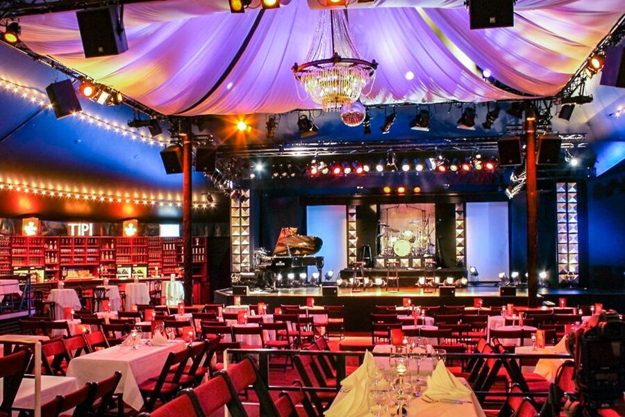 Berlin: Show at the Tipi am Kanzleramt - Who will enjoy this most