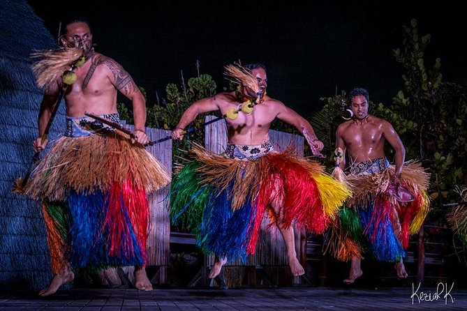 Big Island: Island Breeze Luau - A royal arrival beside Kamakahonu Bay