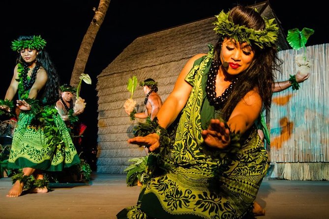 Big Island: Island Breeze Luau - A 22-dish buffet with open bar drinks