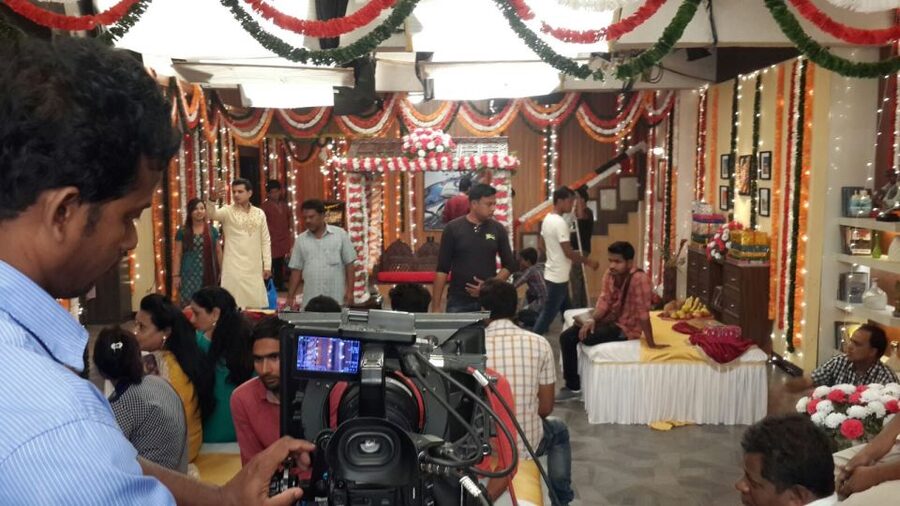 Bollywood Filmcity tour with Dance show. - Guides, language, and the value of explanation