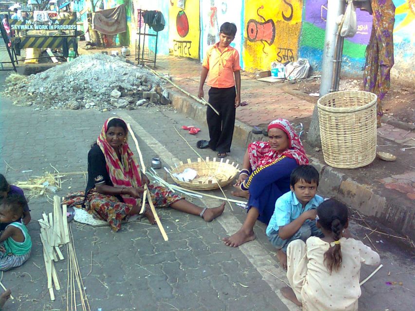 Bollywood tour with Slum Tour & Dance show - From Dharavi to Bollywood’s Star Homes