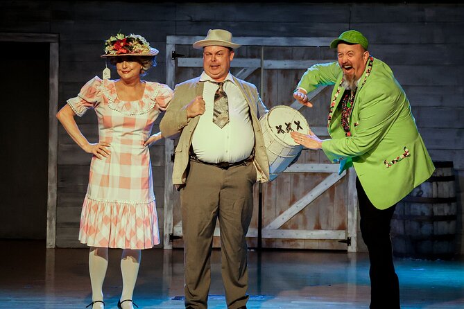 Branson Comedy Bash Dinner Show - Branson’s Best Comedy - Dinner is convenient, but keep your food expectations modest