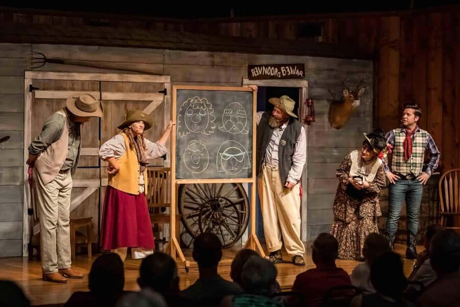 Branson: Whodunnit Hoedown Murder Mystery Dinner Show - How the 90-Minute Dinner Show Unfolds