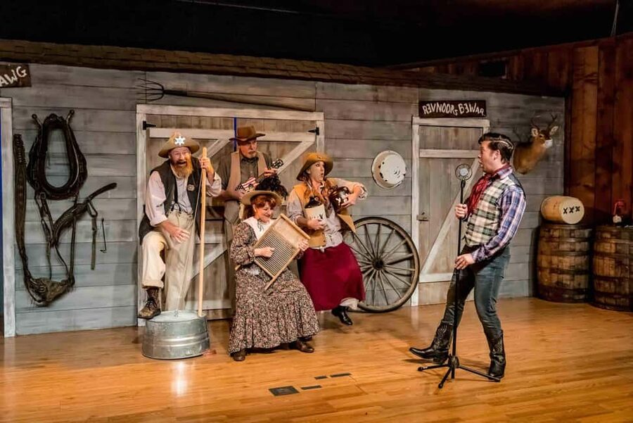 Branson: Whodunnit Hoedown Murder Mystery Dinner Show - Solving the Case Without Taking It Too Seriously