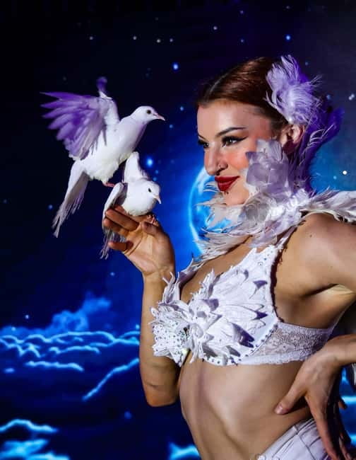 Brighton: Cabaret Carousel Show Ticket - Arriving at Haus of Cabaret Brighton