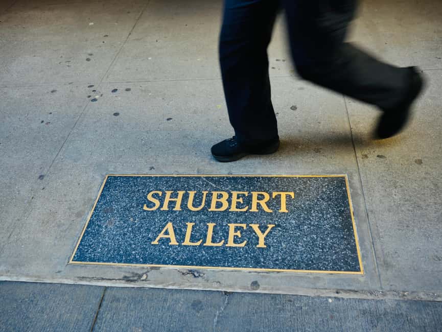 Broadway the Tour: NYC's Immersive Historic Walking Tour - Why the headset makes a difference