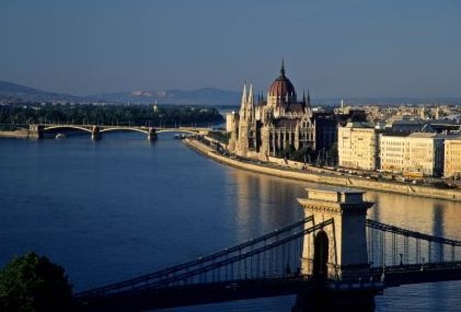 Budapest 4 course Dinner Cruise with Bar Piano and Welcome Drink - Key things to know before boarding