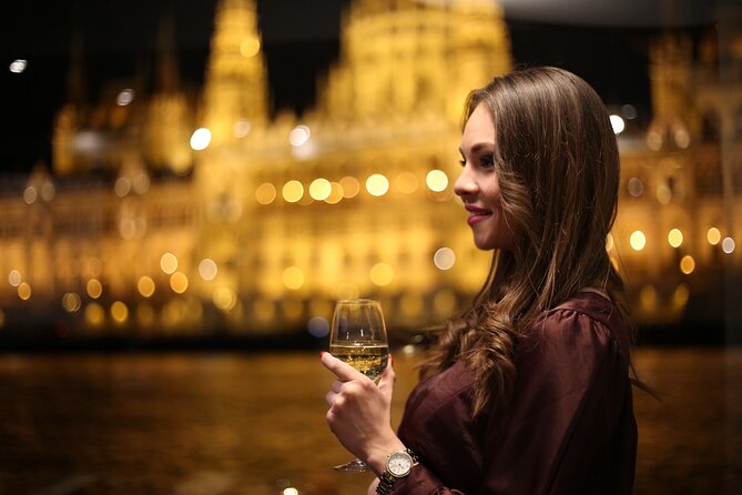 Budapest 4 course Dinner Cruise with Bar Piano and Welcome Drink - Service, timing, and small practical details