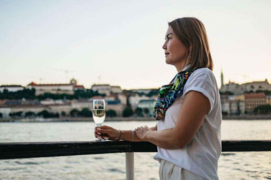 Budapest: Dinner Cruise with Live Music and Folk Dance Show - Boarding at Akadémia dock 2