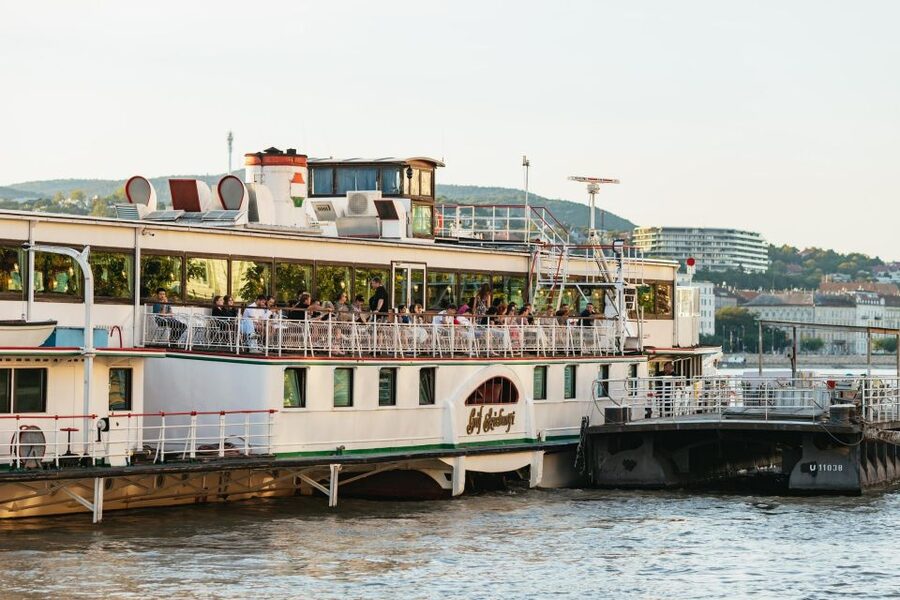 Budapest: Dinner Cruise with Live Music and Folk Dance Show - The Rajkó musicians and the cimbalom
