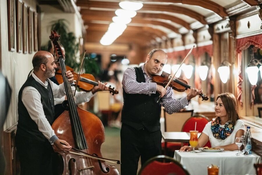 Budapest: Dinner Cruise with Live Music and Folk Dance Show - Is $93 good value?