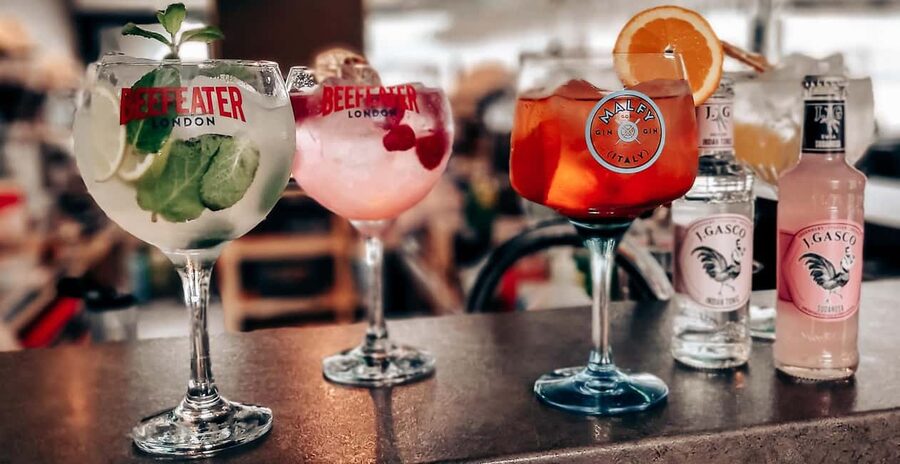 Budapest: Drink & Piano Show - The return past Müpa and the National Theatre