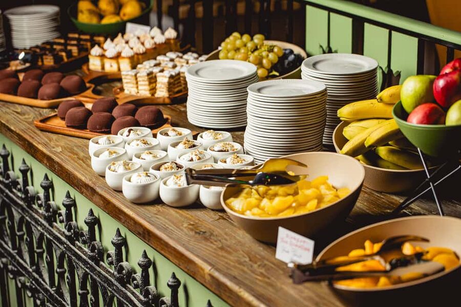 Budapest: Hungarian Dinner & Show with Unlimited Drinks - The 50-minute folklore revue