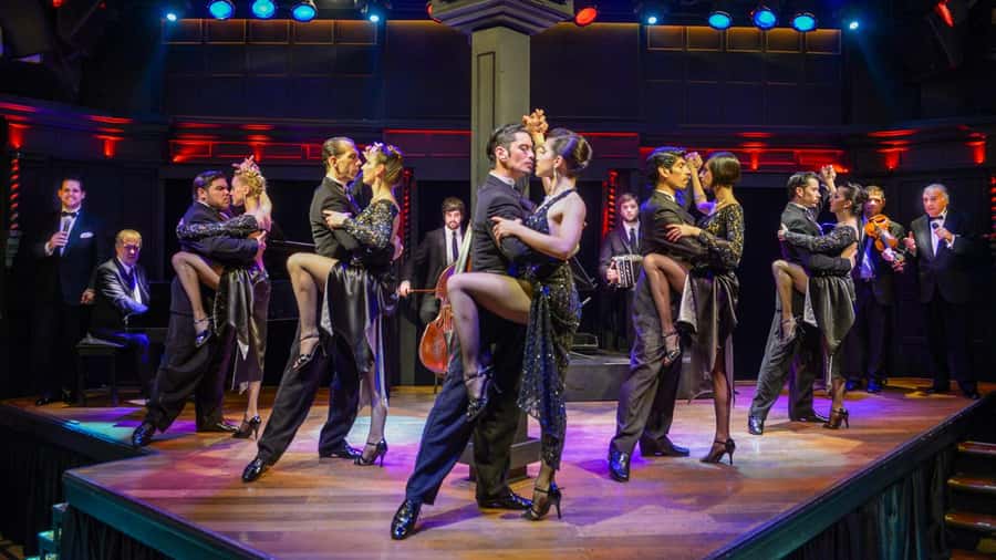 Buenos Aires Tango Show and Dinner in El Querandi - What the evening includes from plate to final toast