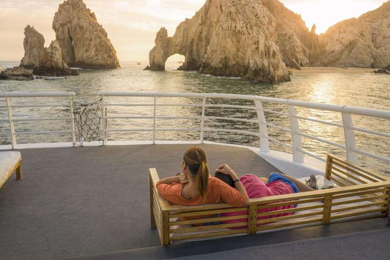 Cabo San Lucas: Sunset Premier Dinner & Show Cruise - Mexican and Argentinean dance on the water