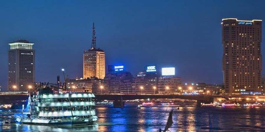 Cairo: Buffet Dinner Cruise with Folkloric Show - Egyptian and international dishes at the buffet